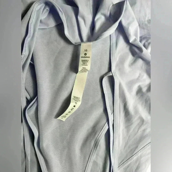 lululemon Shear Lightness Tank Serene Blue Size 10 NWT - Picture 8 of 9